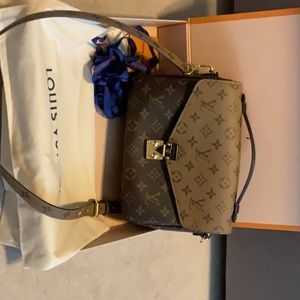 Louis Vuitton Pochette Metis reverse monogram with box, dust bag and receipt.